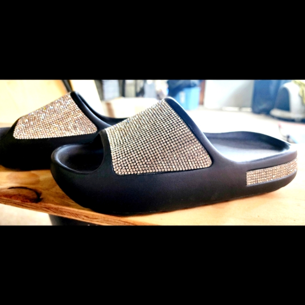 Super Cute Blinged out slip ons size 7